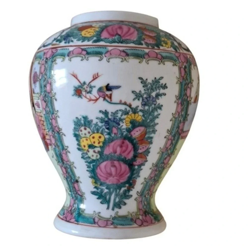Vintage Chinese Family Rose Medallion Hand-Painted Asian‎ Porcelain Vase